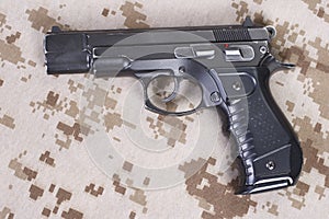 Semi-automatic handgun