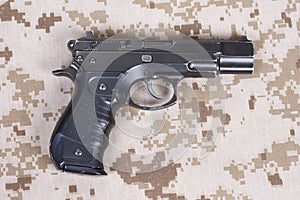 Semi-automatic handgun