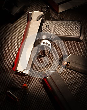 Semi automatic handgun