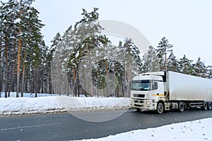 A semi-trailer truck, semitruck, tractor unit and semi-trailer to carry freight.