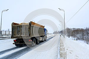 A semi-trailer truck, semitruck, tractor unit and semi-trailer to carry freight.