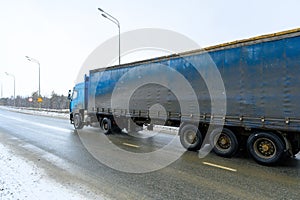 A semi-trailer truck, semitruck, tractor unit and semi-trailer to carry freight.