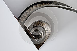 Semicircular winding stair