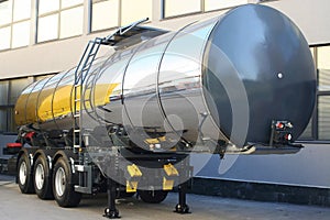 Semitrailer tank