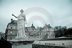 Senate, Paris