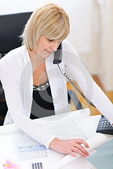 Senior architect woman speaking phone