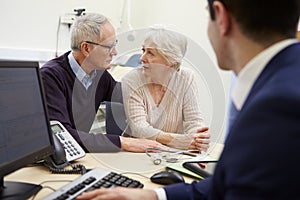 Senior Couple Meeting With Consultant In Hospital