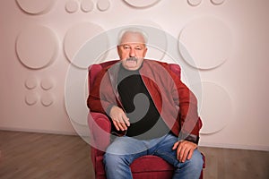 Senior expertise gray hair businessman posing interior modern