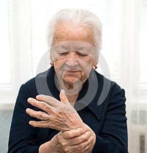 Senior woman measuring her pulse