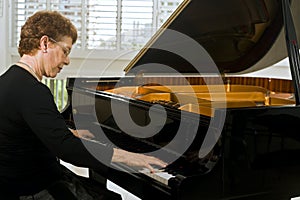 Senior women pianist photo