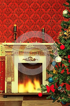 Sensasional vintage Christmas interior with a tree and a fireplace