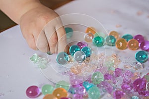 Sensory games with broken hydrogel water beads