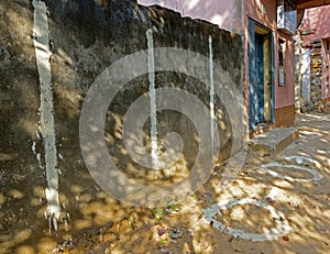 Separate circles drawn on the ground for maintaining the social distancing.