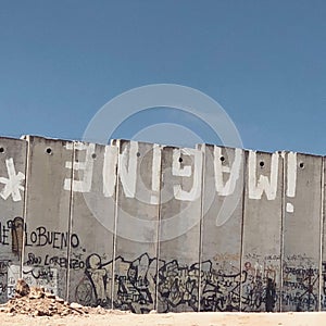 Separation wall