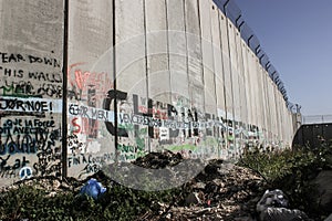 Separation Wall between the occupied palestinian territoryâ€™s and