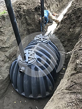 Septic leach field installation with tank