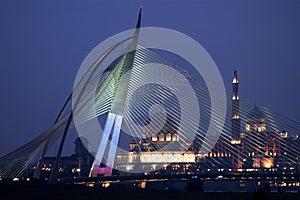 Seri Wawasan Bridge, Putra Mosque & Perdana Putra.