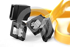 Serial ATA data cable and plug