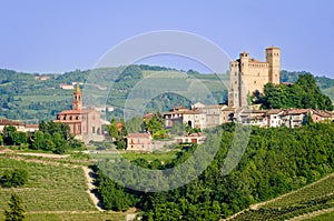 Serralunga d'Alba, Castle photo