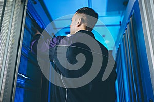 Server data network center internet man connection