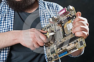 Service engineer repair pc motherboard