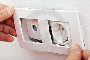 Servicing an electrical wall fixture