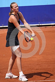 Serving Petra Kvitova