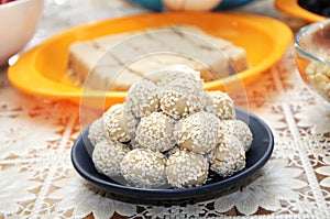 Sesame balls