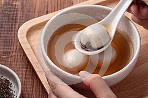 Sesame big tangyuan with syrup soup