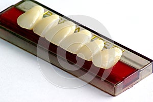 Set of artificial teeth