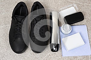 Set for cleaning black shoes from nubuck - water-repellent spray, cream paint, sponges and rag.