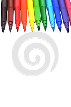 The set of color felt-tip pens.