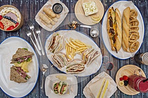 Set de platos de comida rapida, bocadillos, tequeÃÂ±os venezolanos, tartas y bocadillo de calamares photo