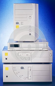 Set of five Nineties obsoletes towers pc computers