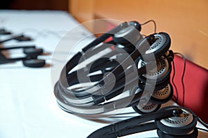 A set of headphones for simultaneous translation during negotiations in foreign languages . wireless multy language headphones set