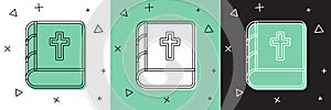 Impostato Sacra Bibbia un libro icona su bianco un verde nero. vettore 
