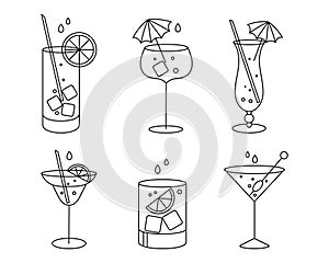 A set of linear drawings of refreshing fruit cocktails with different drinks, ice cubes, straws and umbrellas. Drinks icons