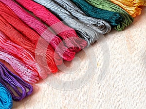 Set of multicolored thread moulinet