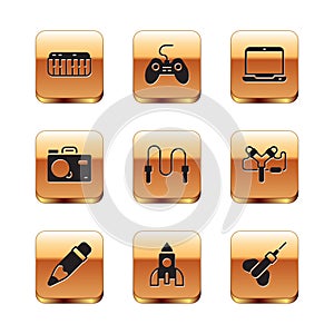 Set Music synthesizer, Pencil with eraser, Rocket ship toy, Jump rope, Photo camera, Laptop, Dart arrow and Gamepad icon