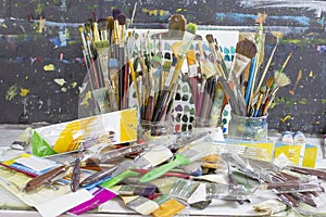 Set of old art brushes and palette knives, palette knots. The artist`s tools. Brushes for painting.art supplies