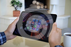 Set programs of social networking messenger on screen iPad Air