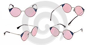 Colocar rosa gafas de sol en alrededor marco aislado sobre fondo blanco. moda antiguo verano gafas de sol 