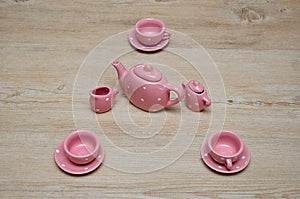 A set of spotted pink porcelain tea set