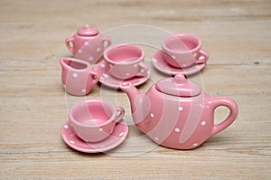 A set of spotted pink porcelain tea set