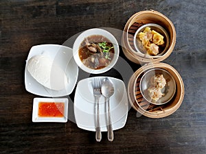 Set of stewed pork leg mantou, shrimp, and crab dumplings