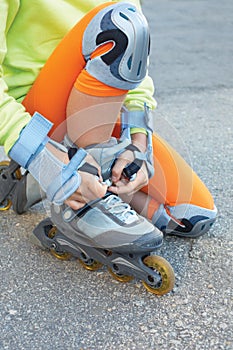 Setting of laces on black roller skates.