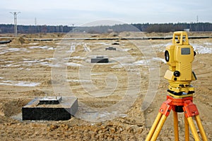 Collocamento fuori sul costruzione 