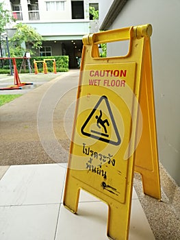 Setting standy caution wet floor signed in place.