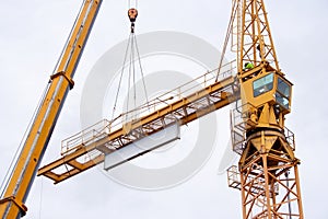 Setting up a tower crane