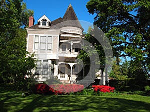 The Settlemier House in Woodburn, Oregon 2